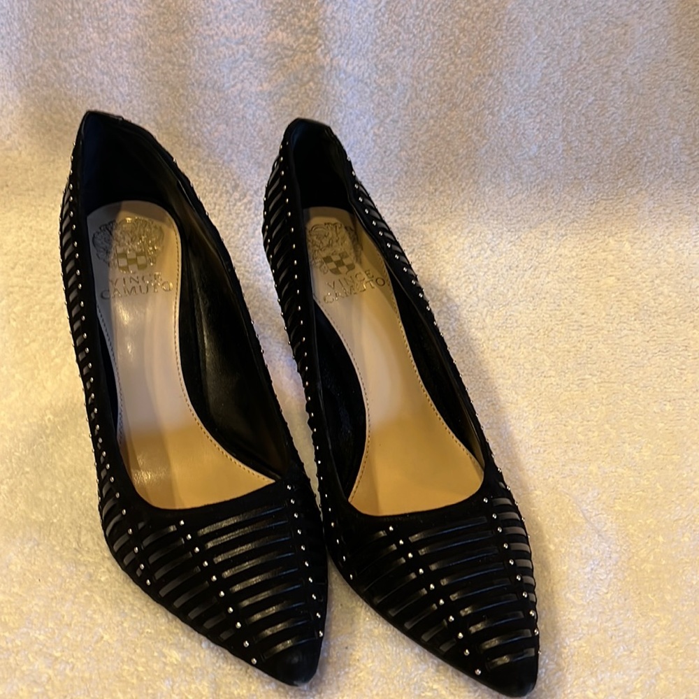 NWOT Vince Camuto heels. Size 8.5. Heels are 4 inches.